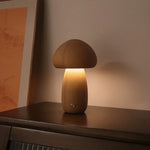 Lampe champignon portable avec batterie intégrée utilisée comme décoration de salon