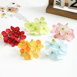 bouquet fleurs artificielles rouge vert jaune roses blanc bleu simple moderne decoration mariage intérieur