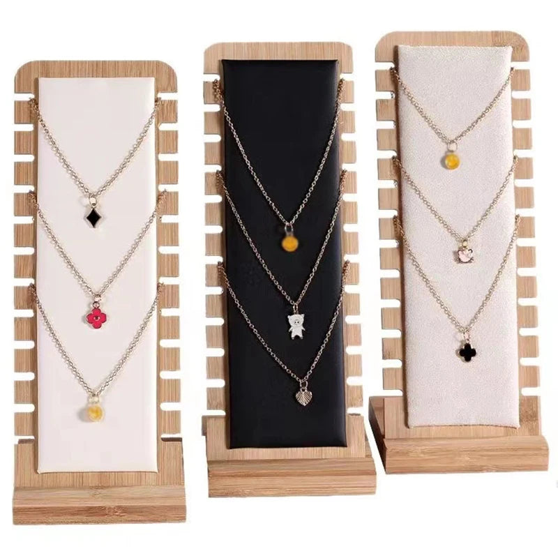 présentoir bois colliers pendentifs chaînes organisation bijoux moderne différents motifs argenté doré