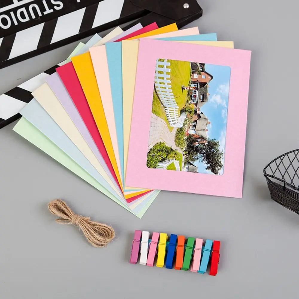 guirlande photo cadres kraft blanc multicolore pinces bois corde décoration mur chambre bohème