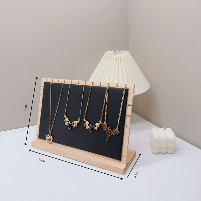 colliers exposants bois velours or argent bleu rose clips modernes minimalistes