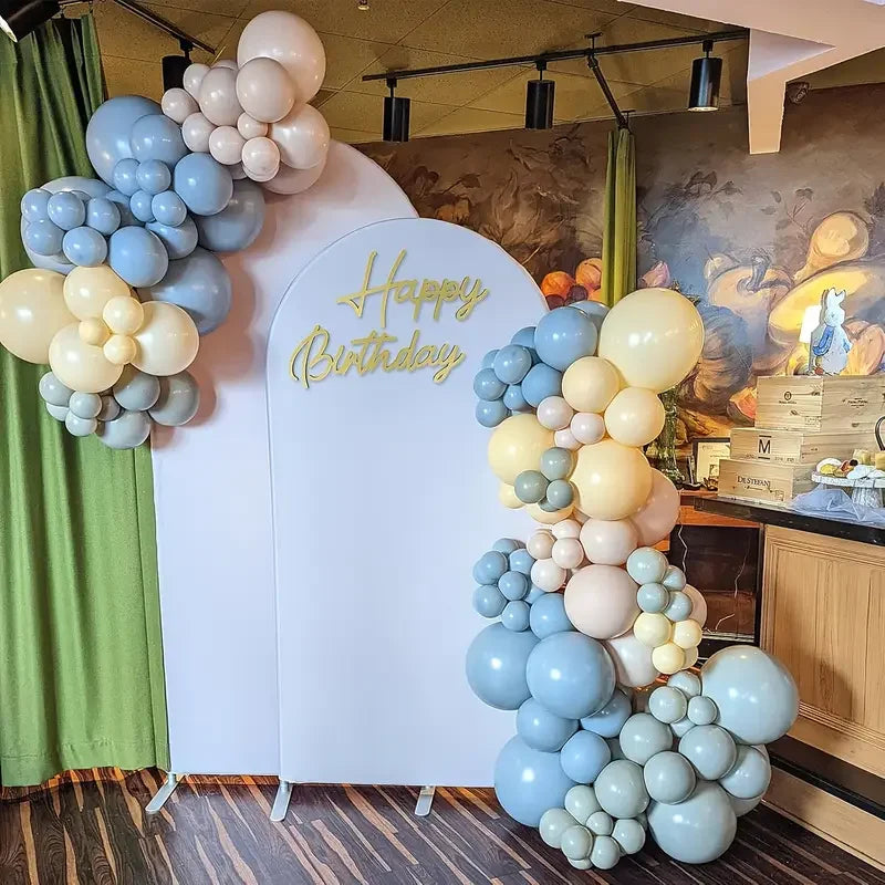 décoration moderne anniversaire happy birthday ballons couleur argentée festiveOpaque pieds métalliques