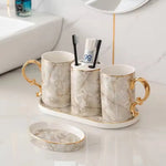 ensemble vaisselle salle bain marbre blanc gris or classique tasses poignées dorées porte brosse