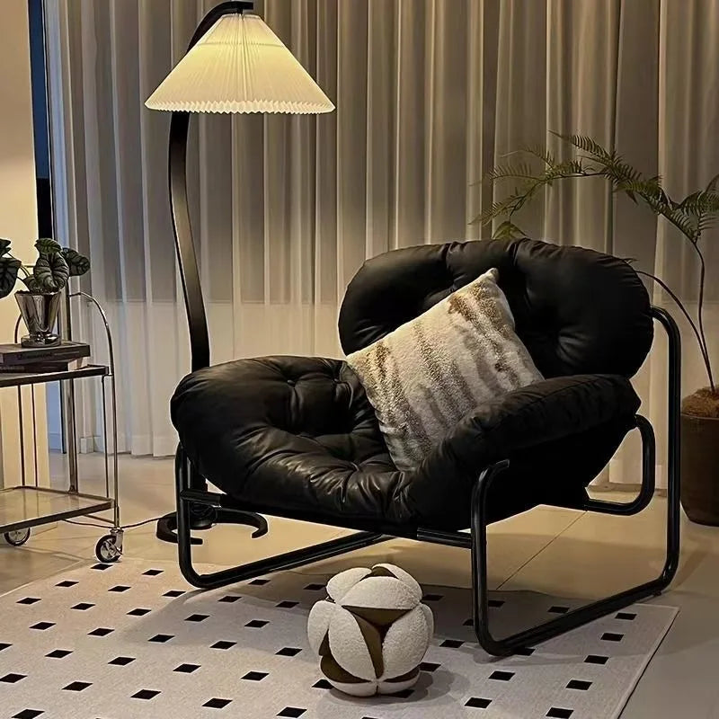 fauteuil cuir moderne noir salon décontracté intérieur chaise relaxation maison contemporaine