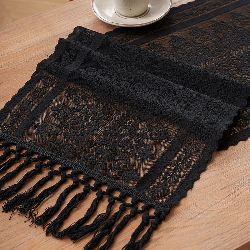 serviettes table vintage dentelle fine franges beige clair noir maison fêtes mariage