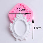 porte bijoux silicone ornements floraux classique baroque colliers or pierres noires blanc
