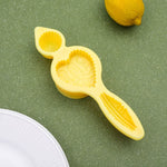 moule biscuits jaune divers motifs géométriques moderne poignée pâtisserie cuisson respectueux environnement