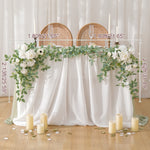 décoration romantique table mariage fleurs artificielles roses feuilles vertes bougies