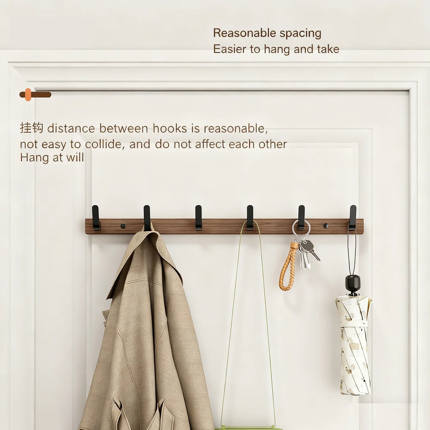 Détail des crochets robustes du porte-manteau mural Ombre Interieur