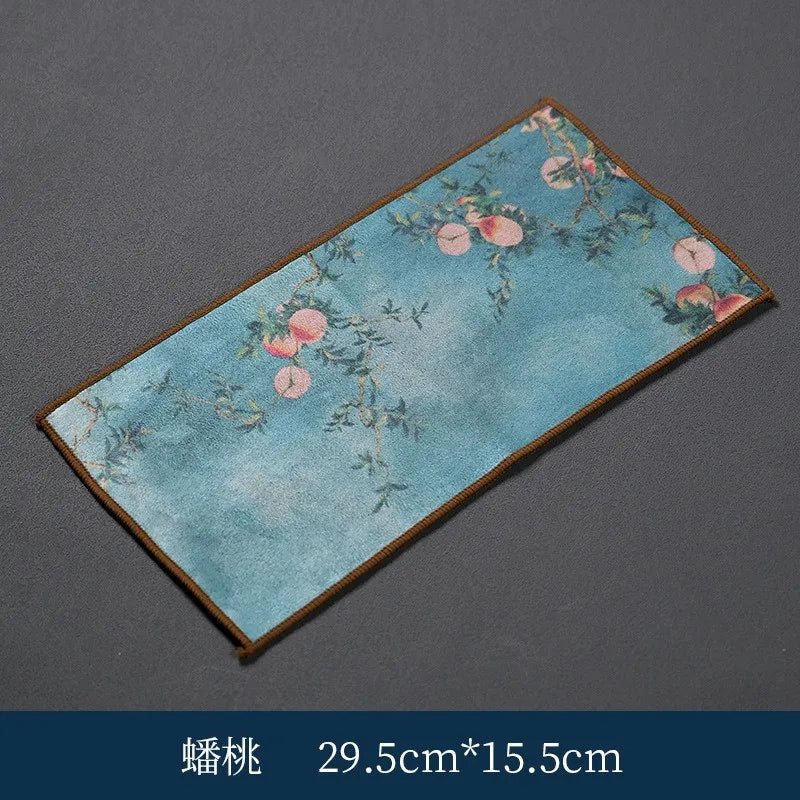 tapis table serviettes motifs floraux abstraits couleurs variées traditionnel salon thé