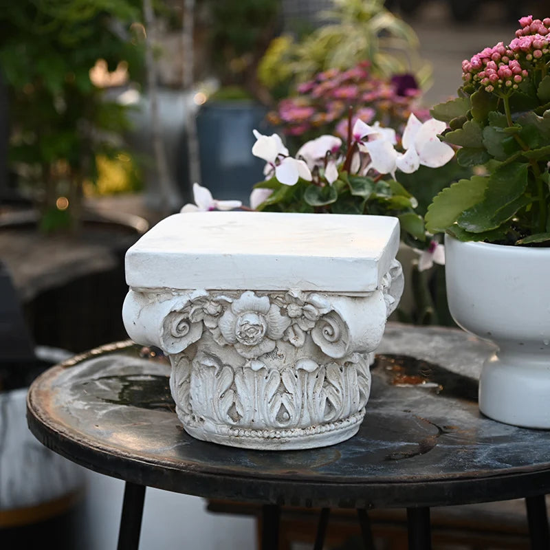 support pot fleurs colonne décorative classique architectural décoration florale sculptée texture granuleuse pots fleurs