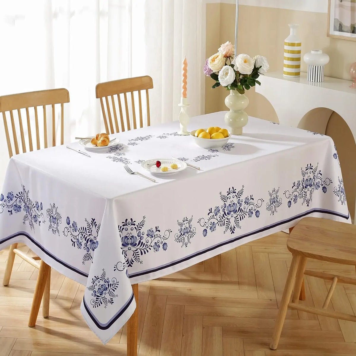 nappe table blanche bleue motifs floraux été classique moderne réutilisable polyester maison salle manger