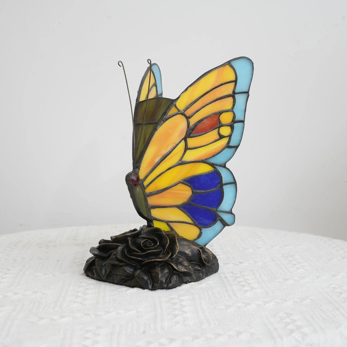 lampe poser tiffany multicolore papillon motifs géométriques opacité interrupteur câble d'alimentation art déco veilleuse