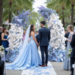 Arche décorative mariage fleurs artificielles bleu blanc vert feuillage classique festifextérieur