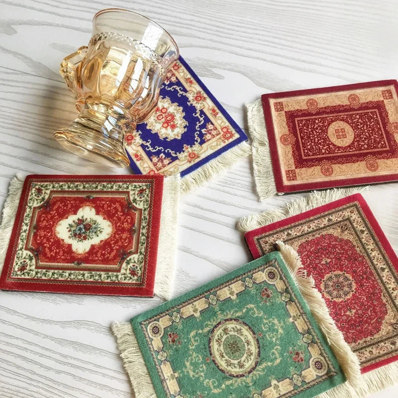 tapis table classique ornements floraux motifs géométriques franges rouge vert bleu beige blanc respectueux
