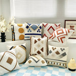 coussin brodé polyester moderne bohème motif géométrique blanc beige bleu gris marron 45x45cm