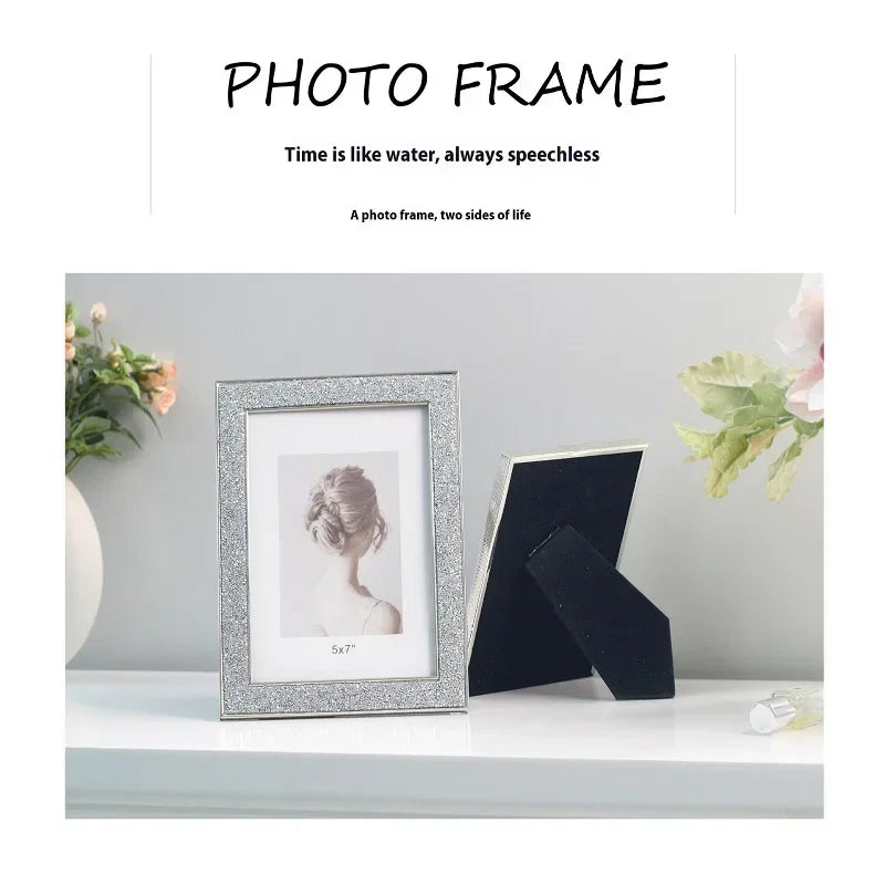 Cadre photo moderne sur une table de chevet