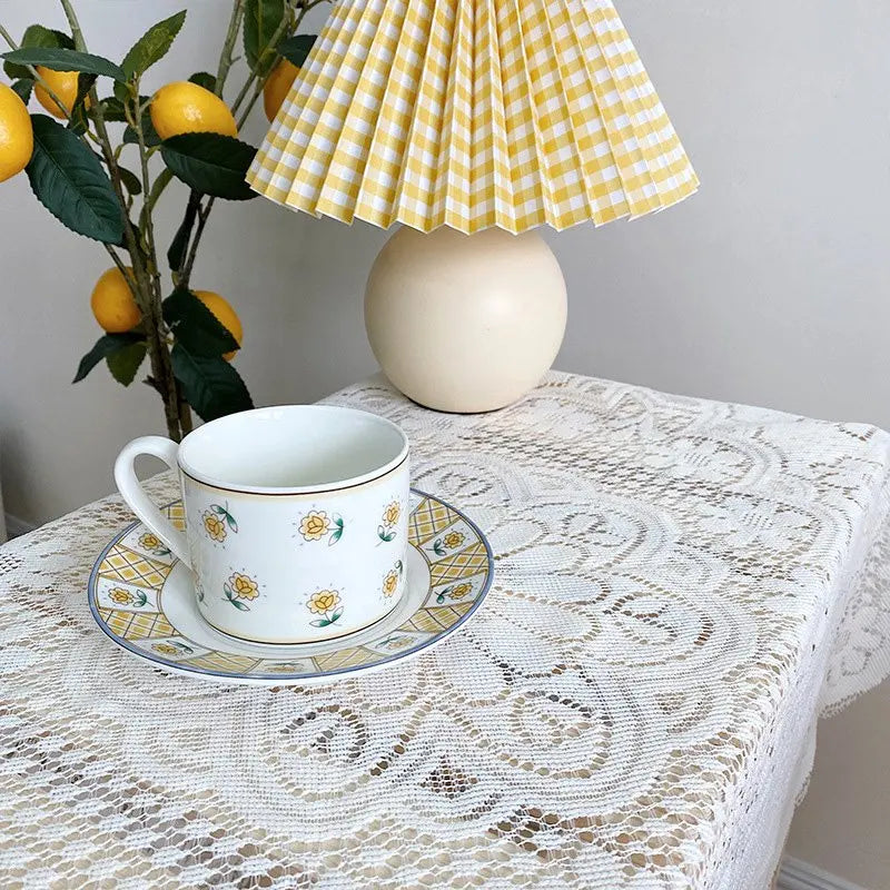 nappe dentelle motif floral table decoration crème rustique vintage mariage festivité chambre deco