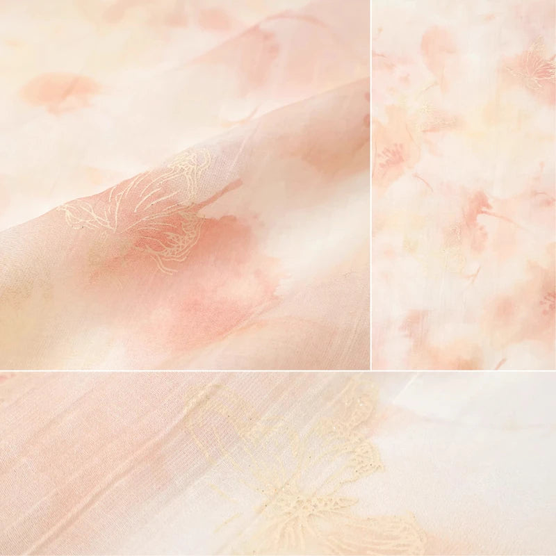 tissu rose clair papillons dorés motifs floraux subtiles élégant romantique translucide 155cm 92g/m