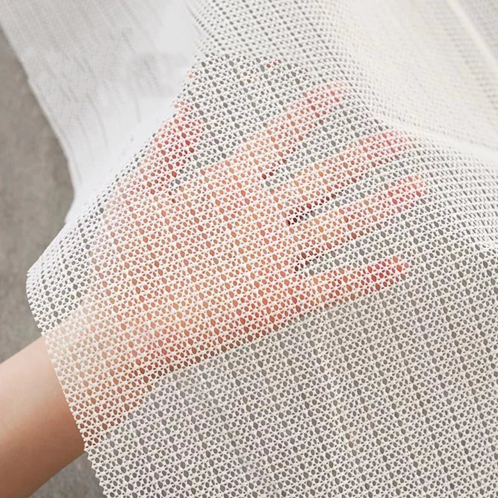 tapis antidérapant personnalisable imperméable facile nettoyer tissu grillage structure poreuse semi transparent beige clair