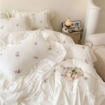 Motif plantes et fleurs sur tissu polyester