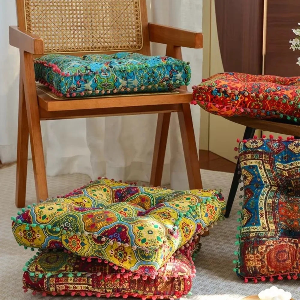 coussin carré géométrique floral ethnique 42cm bleu rouge vert jaune beige pompons fixations