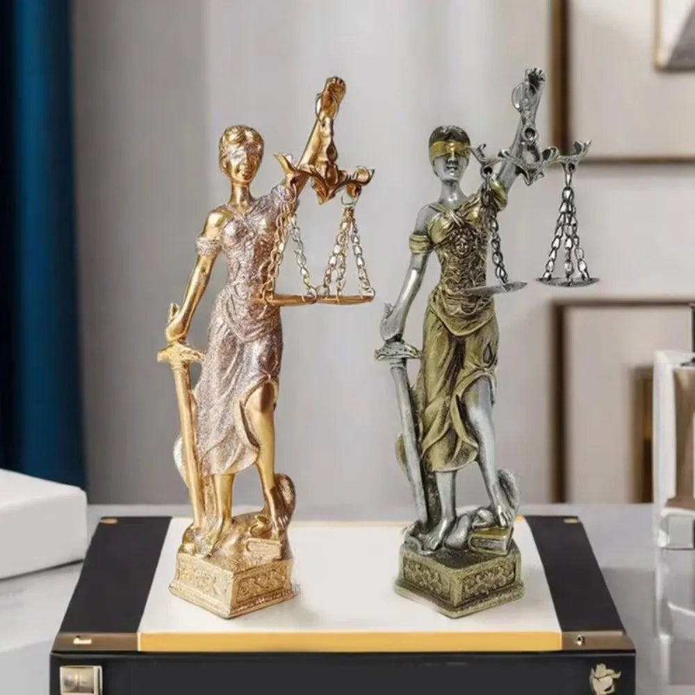 statue déesse justice résine or argent détails sculpturaux classique décoration chambre salon