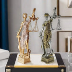 statue déesse justice résine or argent détails sculpturaux classique décoration chambre salon