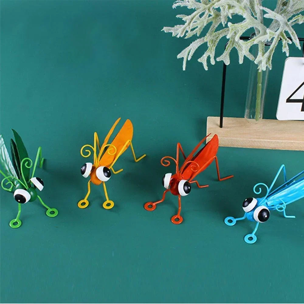 figurine insecte sauterelle verte bleu résine brillante artisanale moderne extérieur décoration jardin