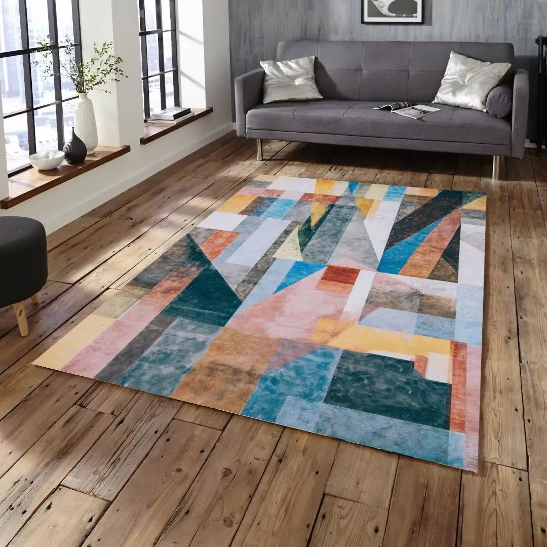 Tapis géométrique coloré pour salon sur sol en bois
