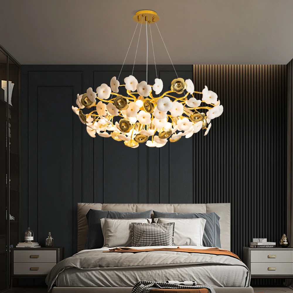 Suspension lumineuse contemporaine dorée fleurs stylisées salon chambre d'hôtel led sources lumière