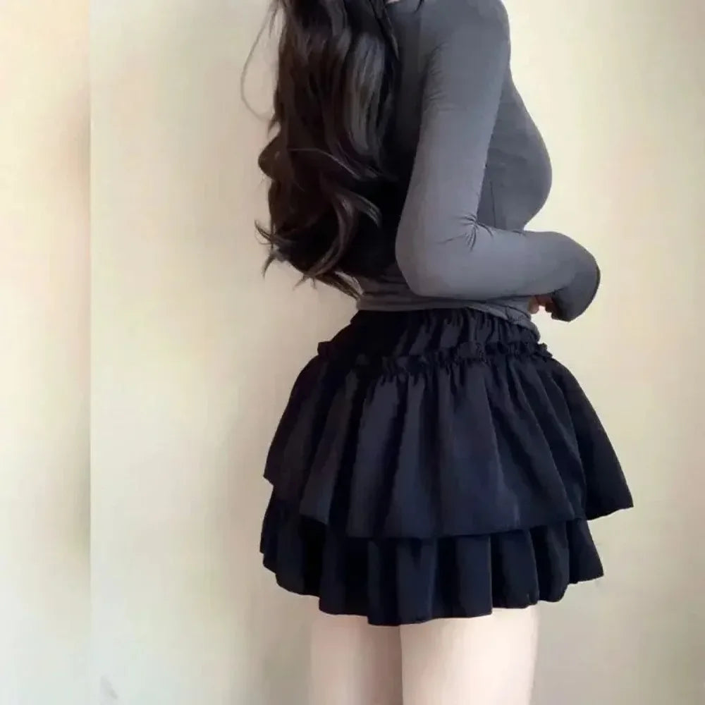 Jupe mini noire blanche rayée plissée classique élégante élastiquée dessus genou été junior femme