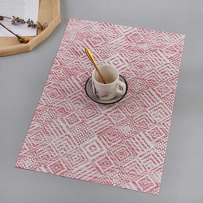 tapis table moderne rouge blanc gris carrés diagonales 45x30cm PVC respectueux environnement
