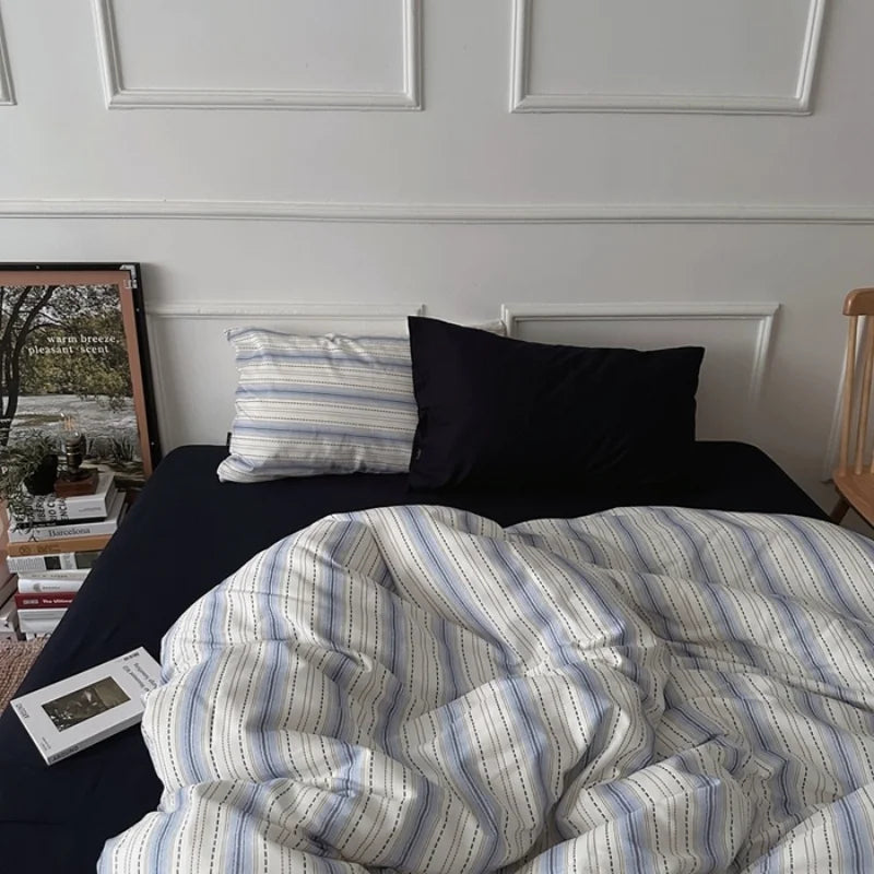 linge lit coton rayures horizontales drap housse taies oreillers moderne blanc bleu gris maison
