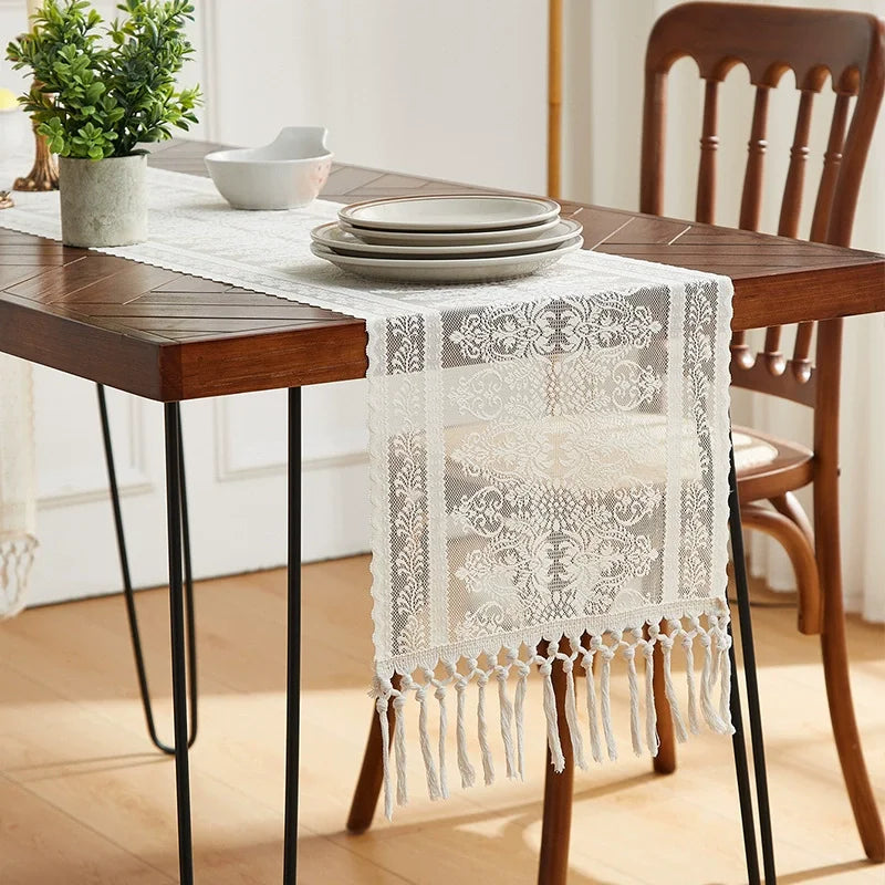 chemin table blanc broderie florale classique décoration table mariage maison rustique