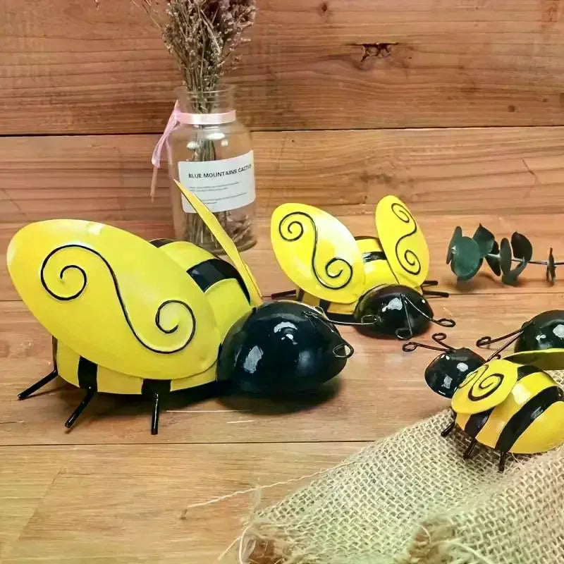 décoration extérieure abeille artisanale jaune noire rayures patio jardin pendaison métal fleuri