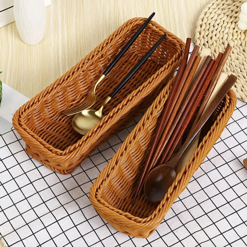 panier tressé marron clair réutilisable conteneur rangement vaisselle portable traditionnel fixations cuillères baguettes