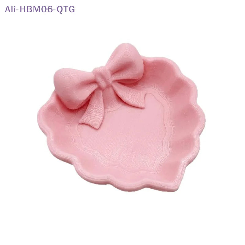 plateau bijoux texture velours rose nœud décoratif moderne féminin rangement anneaux boucles doreilles bracelet