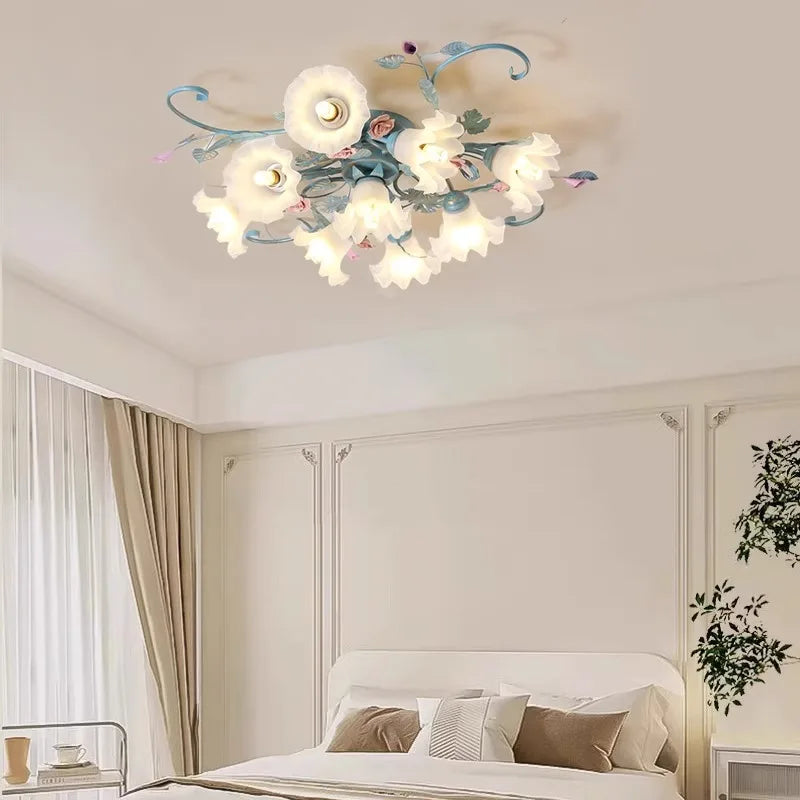 plafonniers luminaire floral verre poli fer blanc vert clair décoration chambre salon