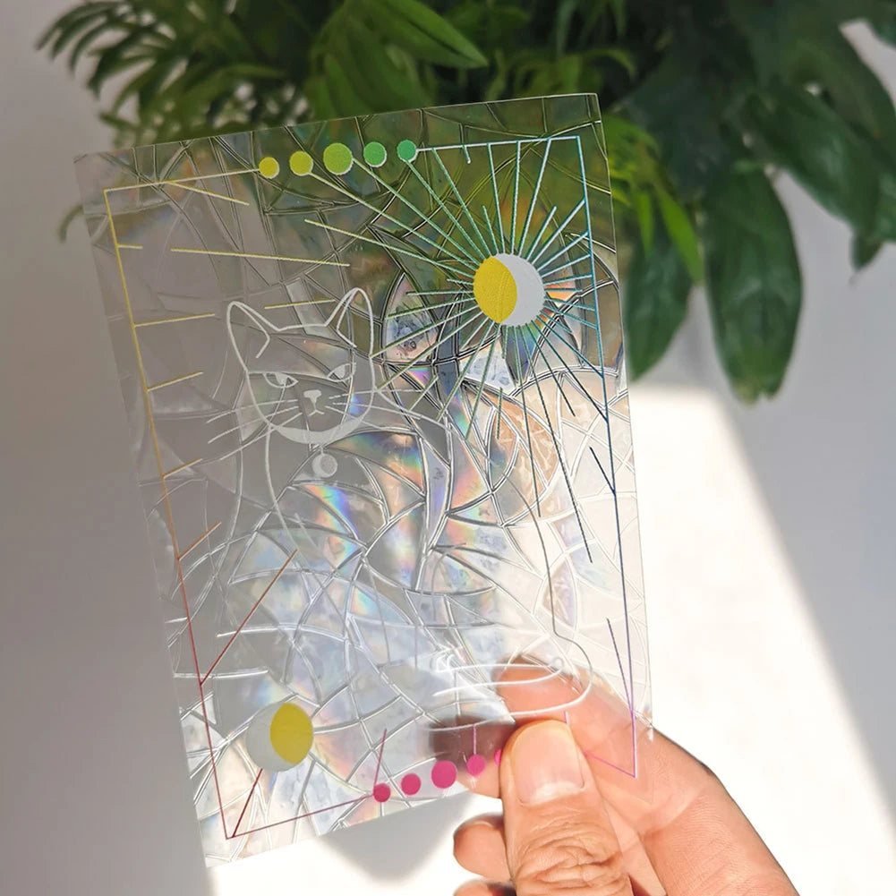 Détail de l'autocollant prisme arc-en-ciel montrant les reflets colorés
