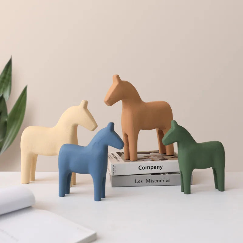 décorations maison figurines chevaux bois couleur marron rouille minimaliste moderne figurines chevaux vert forêt