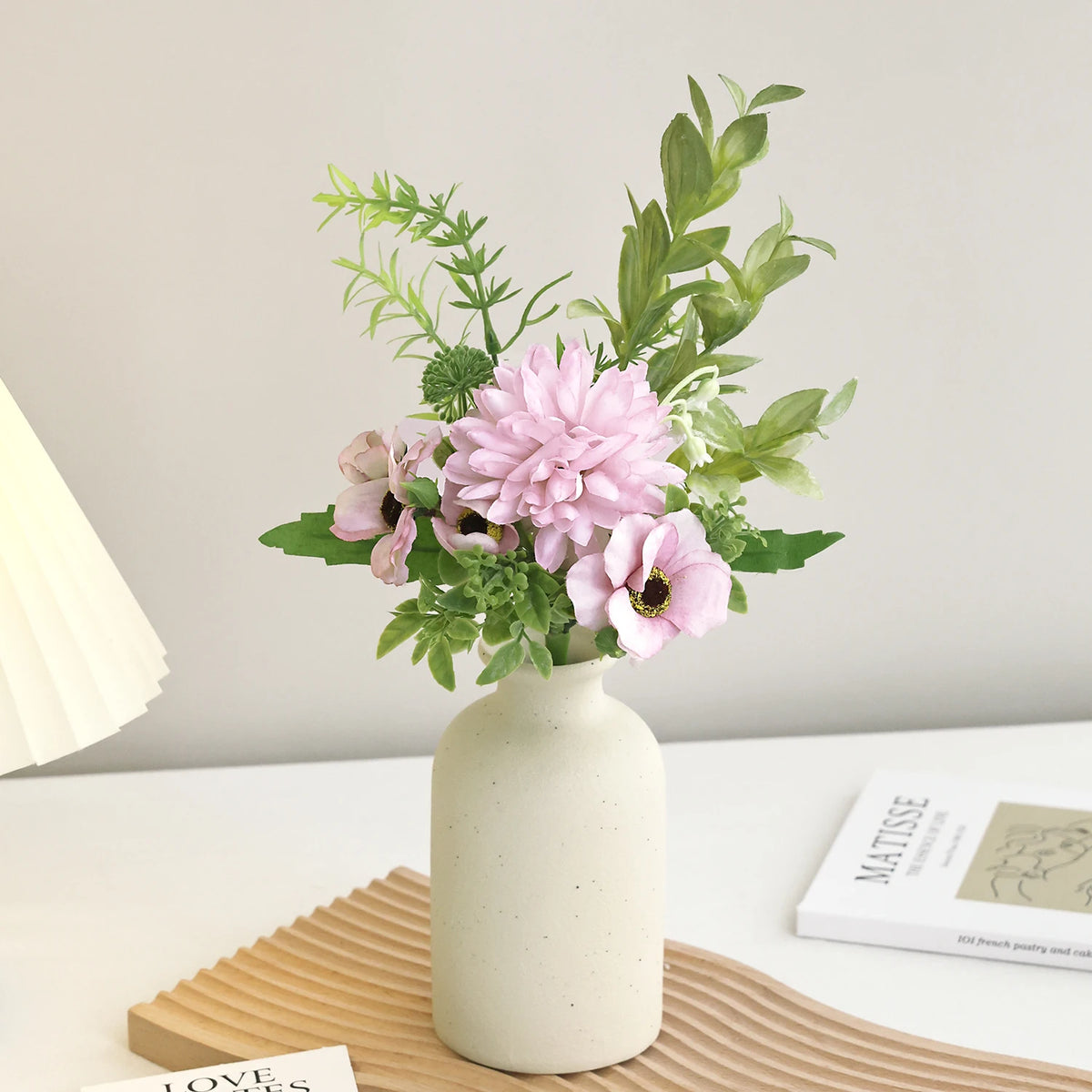 bouquet fleurs artificielles rose blanc vert vase verre moderne minimalisteintérieur expositionévénementière