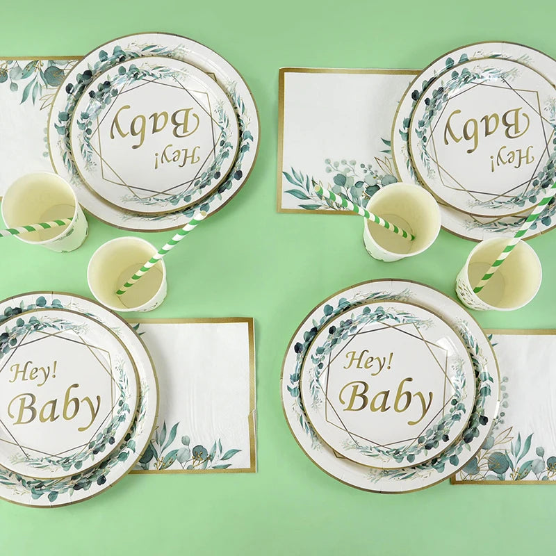 assiettes jetables anniversaire enfant vert doré hey baby guirlande feuilles textes festifs verres serviettes