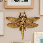 décoration murale statuette libellule dorée texture reptile réaliste moderne salon chambre