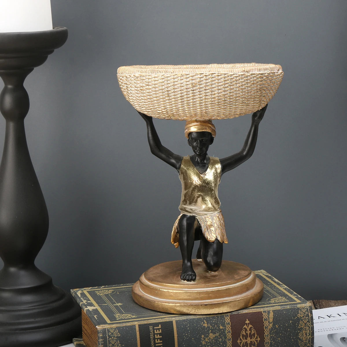 statue homme africain panier tressé blanches décoration or noir tribale résine