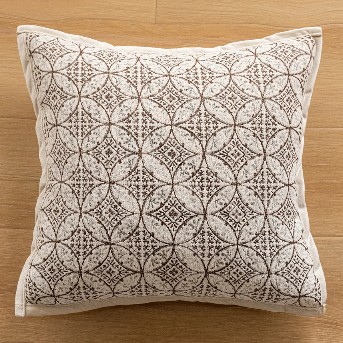 coussin décoratif texturé doux violet clair blanc motif géométrique polyester 45x45cm