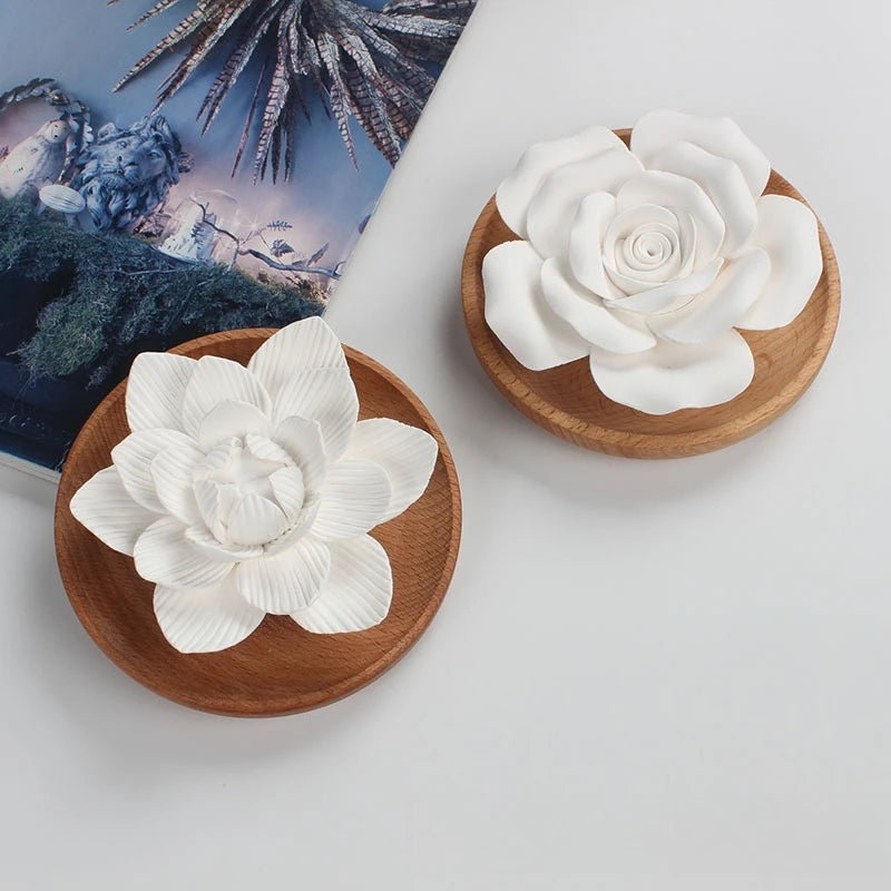 bougie decorative fleur blanc relief minimaliste support bois emballage moderne zen