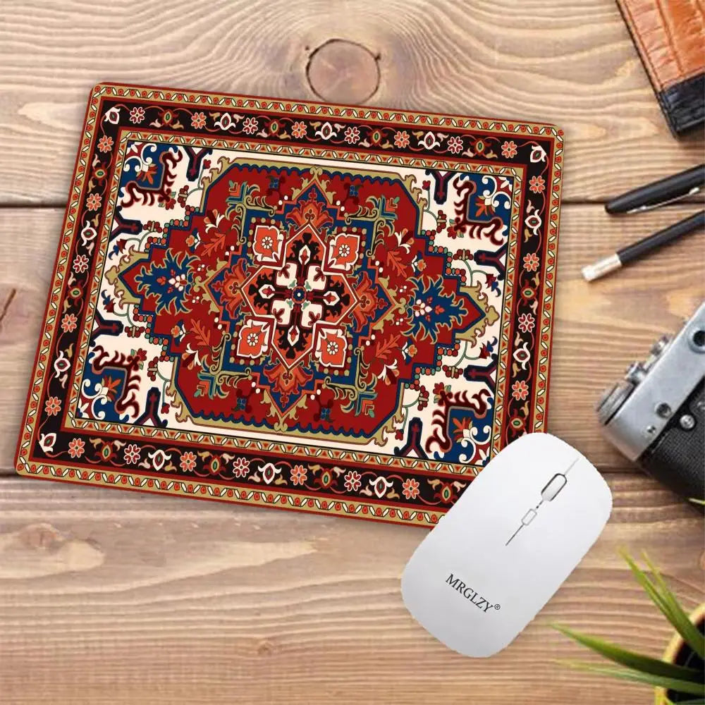 tapis souris caoutchouc rouge ornements floraux bordure ornée adhésif durable traditionnel motifs géométriques