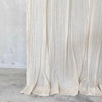 rideau tissu voile blanc cassé bohème semi transparent texture froissée fenêtre