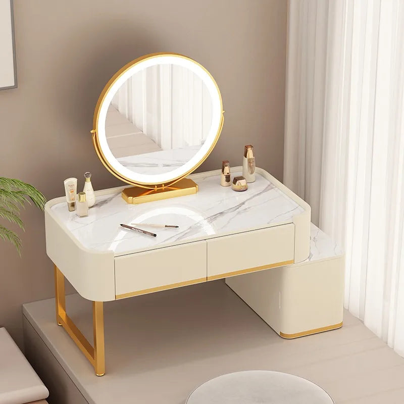 maquillage moderne marbre blanc tiroirs miroir pinceaux bouteilles pieds noirs